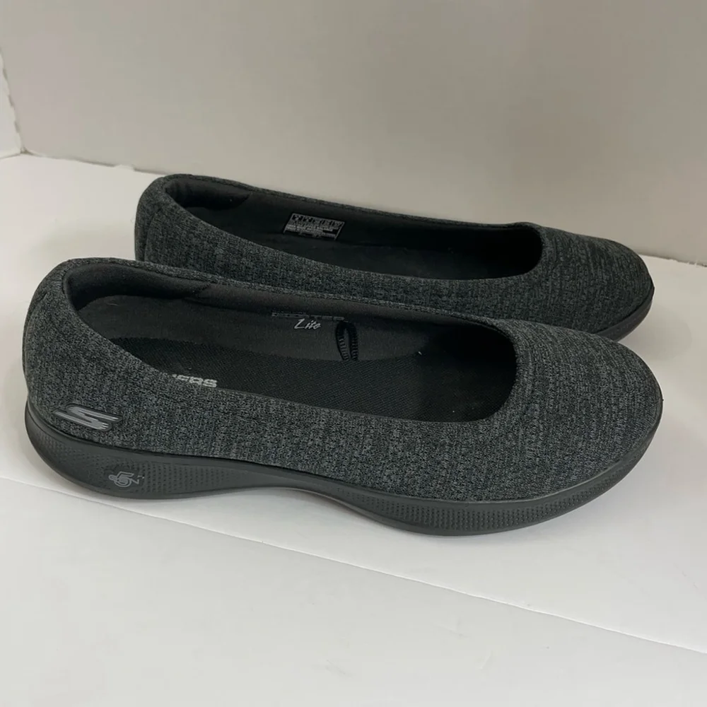 Skechers Women's Gray Flats - Picture 1 of 5